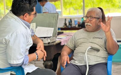 Habitantes de Chiconcoa beneficiados con Jornada de Salud Visual
