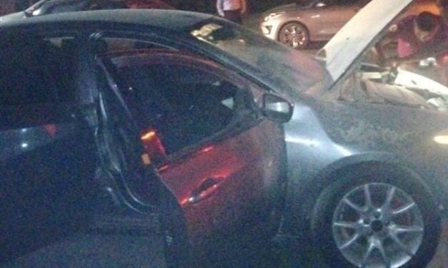 Conato de incendio en un auto es controlado heroicamente por trabajadores del Restaurante Mar y Tierra