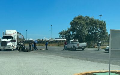 Motociclista resulta herido tras chocar con una camioneta en el libramiento Portuario de Tuxpan