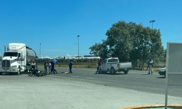 Motociclista resulta herido tras chocar con una camioneta en el libramiento Portuario de Tuxpan