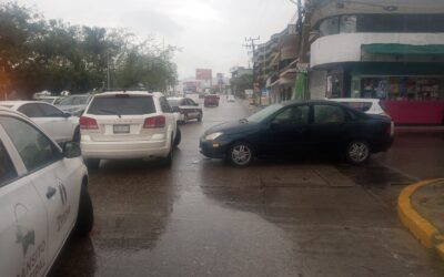 Chocan en el semáforo de Aquiles