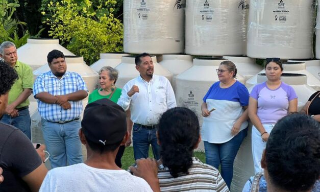 ¡Tuxpan se llena de alegría y agua! El Regidor Juan Gómez García extiende el programa de tinacos subsidiados