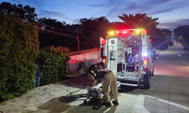 Anciano hospitalizado tras sufrir caída en la Ochoa