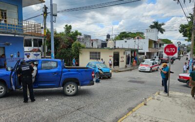 Aparatoso choque en la Rosa María deja únicamente daños materiales