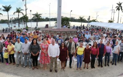 Gobierno de Tuxpan y DIF Municipal entregan proyectos productivos a 168 familias del campo y la ciudad