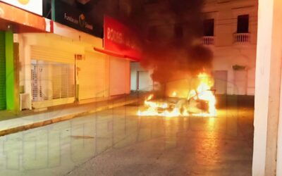 Corto Circuito en Taxi: Incidente en la Av. Juárez