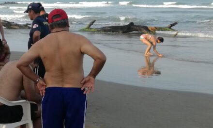 Otro mexiquense a punto de ahogarse: Rescatado milagrosamente en playa de Tuxpan