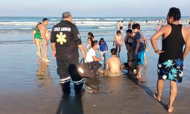 NUEVE PERSONAS A PUNTO DE MORIR AHOGADAS EN LA PLAYA DE TUXPAN: SOLO DOS PERSONAS HOSPITALIZADAS