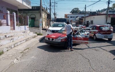 Choque en González Ortega y Arteaga deja tres lesionados y un menor herido