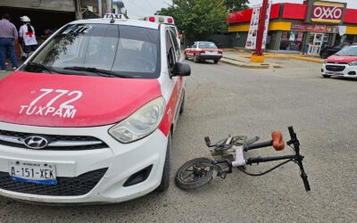 Mujer embestida por taxi en Tuxpan sufre múltiples contusiones, pero no requirió hospitalización