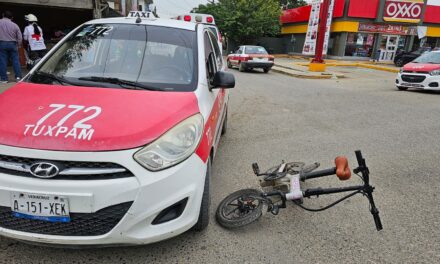 Mujer embestida por taxi en Tuxpan sufre múltiples contusiones, pero no requirió hospitalización