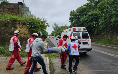 Rescate en las alturas: Mujer hospitalizada tras caída