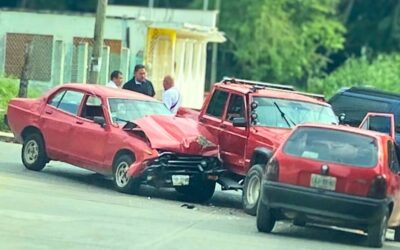Carambolazo en la Rosa María: Participantes rechazan intervención de autoridades tras aparatoso accidente