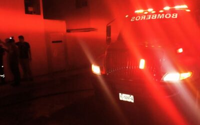 Se quema un auto por falla eléctrica en Tuxpan: Bomberos atienden la emergencia