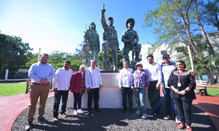 Senadores, diputados y alcaldes del estado de México, junto a una delegación de cubanos, visitaron el Museo de la Hermandad México-Cuba y conocieron la escultura del Yate Granma