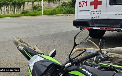 Menor sufre grave accidente en la autopista; familiares se oponen a hospitalización