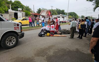 Dos hermanos heridos en accidente de MOTO