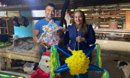 Anahi Aguilar Ilumina la Navidad en Tuxpan: Entrega de Piñatas y Dulces a Comunidades