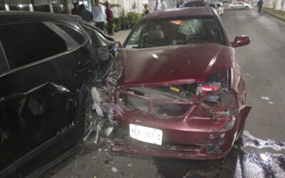 Pierde el control de su CHEVY y choca en el Bule Bule