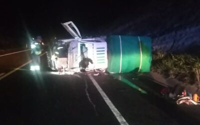 Volcadura en la Carretera Tuxpan-Tampico por Estallamiento de Neumático