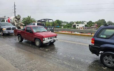 Aparatoso choque por alcance en el acceso al puente Tuxpan: Conductores rápidamente se pusieron de acuerdo