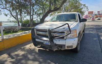 Aparatoso Choque por Ignorar Semáforo en Rojo en Aquiles Serdán