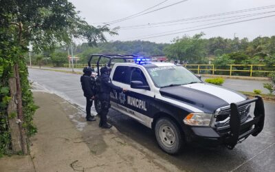 Joven motociclista derrapa en el libramiento Adolfo López Mateos y se niega a ser trasladado a hospital