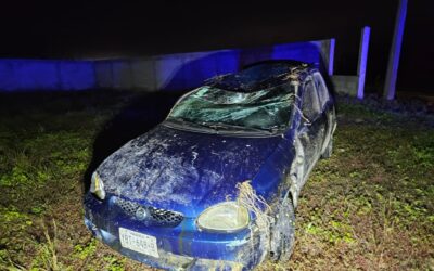 Rodó como TROMPO y terminó volcado en un predio, en la Curva del Destino