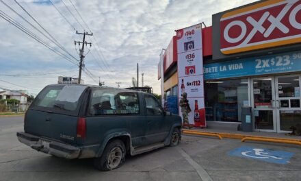 Camioneta Abandonada en un OXXO Despertó Preocupación de las Autoridades