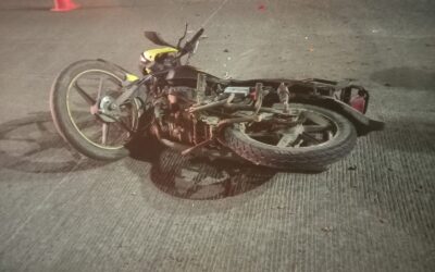 Taxi Número 1716 Escapa Tras Colisión en la López: Motociclistas Hospitalizados.