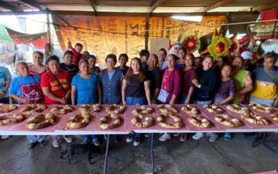 Encuentro Comunitario en Tuxpan: Regidora Anahi Aguilar Impulsa el Arte de la Rosca de Reyes