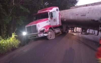 Operador de Camión Materialista Provoca Accidente en la Carretera Tuxpan-Tamiahua