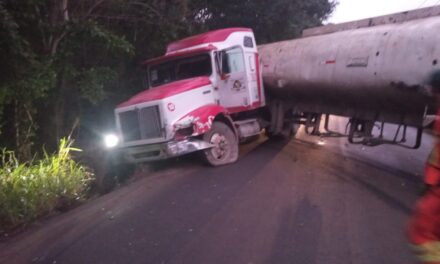 Operador de Camión Materialista Provoca Accidente en la Carretera Tuxpan-Tamiahua