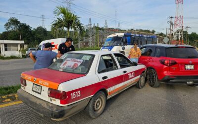 Anciano desencadena ACCIDENTE frente a Vista Hermosa