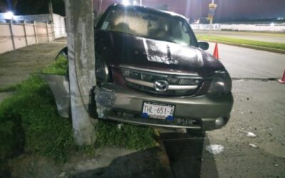 Fuerte Choque en el Bulevar de Tuxpan Deja una Camioneta Destrozada y Asegurada por Tránsito Municipal
