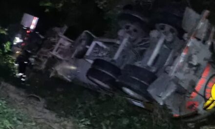 Noticia del Accidente de Pipa volcada en la Tuxpan-Tampico