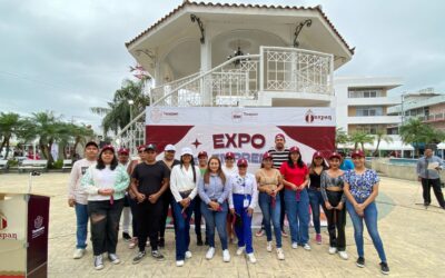 Regidora Cuarta Anahi Aguilar López inaugura Expo Jovenes Emprendedores.