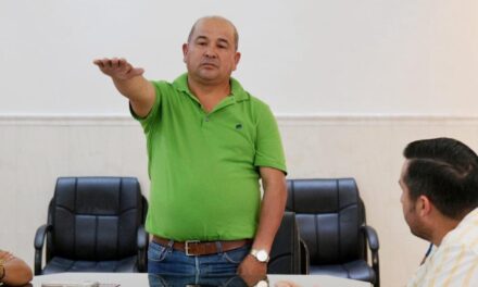Alcalde José Manuel Pozos Castro toma protesta al Agente Municipal de Barra Norte