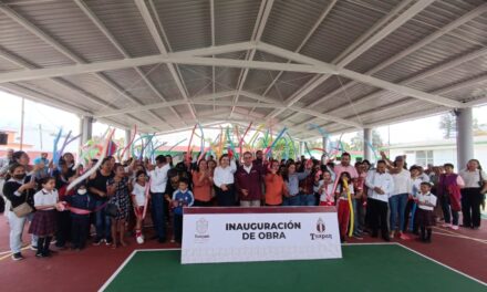 El H. Ayuntamiento de Tuxpan inauguró más techados en escuelas primarias y un aula en el CONALEP