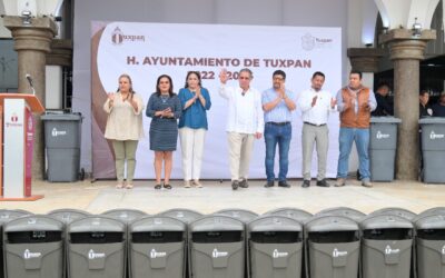 Entrega gobierno de Tuxpan contenedores de residuos que facilitarán la recolección de basura