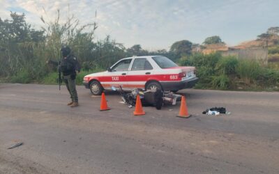Pareja Hospitalizada Tras Chocar con un Taxi en Sabanillas