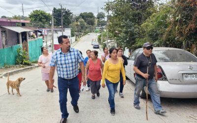 El Regidor Juan Gómez Escucha las Voces de los Ciudadanos en un Recorrido por las Calles de la Ciudad