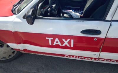 Aparatoso choque entre un coche y un taxi de CHICONTEPEC en la Azteca