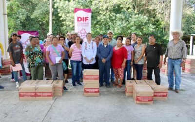 Entrega DIF Tuxpan despensas a grupos de atención prioritaria