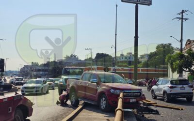 Choque en el puente Tenechaco II: Conductor ebrio se da a la fuga con apoyo de amigos