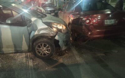 Choca a Exceso de Velocidad con Automóvil Estacionado en Tuxpan: Daños Materiales Elevados