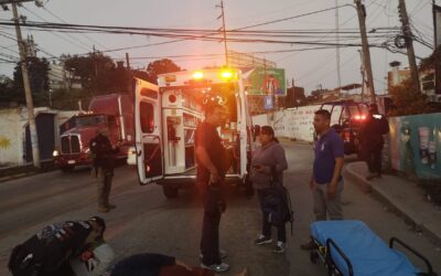 Ancianita gravemente herida tras ser atropellada por un auto en la 15 y Cuauhtémoc