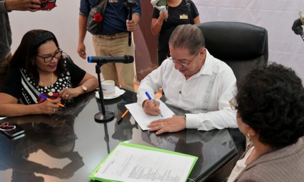 El Programa “Escuela Garantizada Escritura Garante”, beneficia al Telebachillerato “Anáhuac”