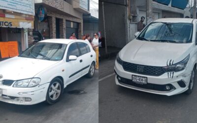 Conductora distraída choca contra coche estacionado en la Cuauhtémoc