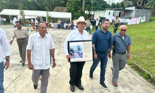 Dan reconocimiento a don Rubén Cruz Sagastume en TUMILCO